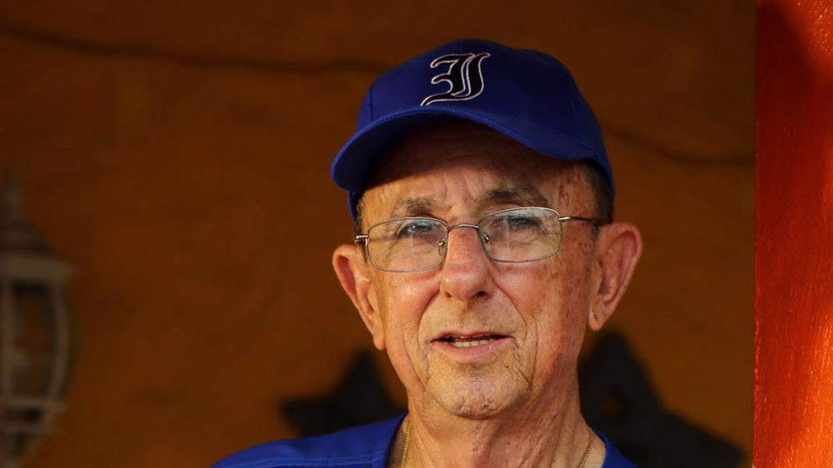 Manuel Hurtado se convirtió en un ídolo de multitudes y en el primer lanzador estrella del equipo Industriales, campeón durante cuatro temporadas consecutivas bajo la dirección del estratega Ramón Carneado.
