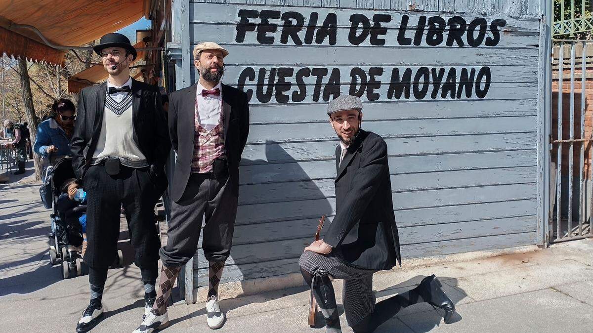 La Cuesta de Moyano cumple su centenario con numerosas actividades culturales.