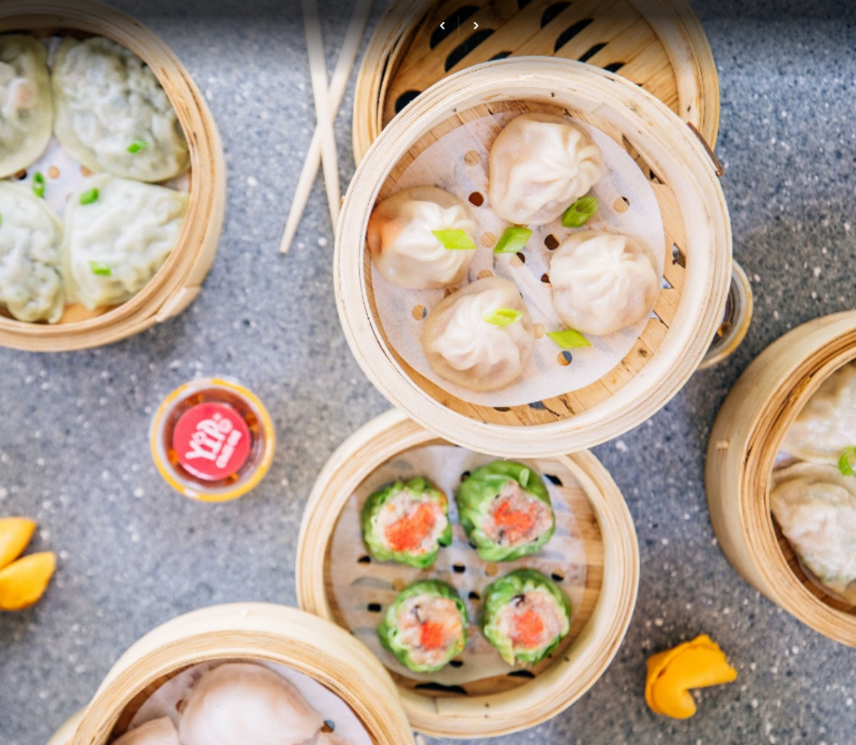 YipMiami es un restaurantes en la feria de comida de Doral Yard, un concepto informal de dim sum (pequeños platos chinos que tradicionalmente se disfrutan en el brunch) basado en la elaboración artesanal de albóndigas.