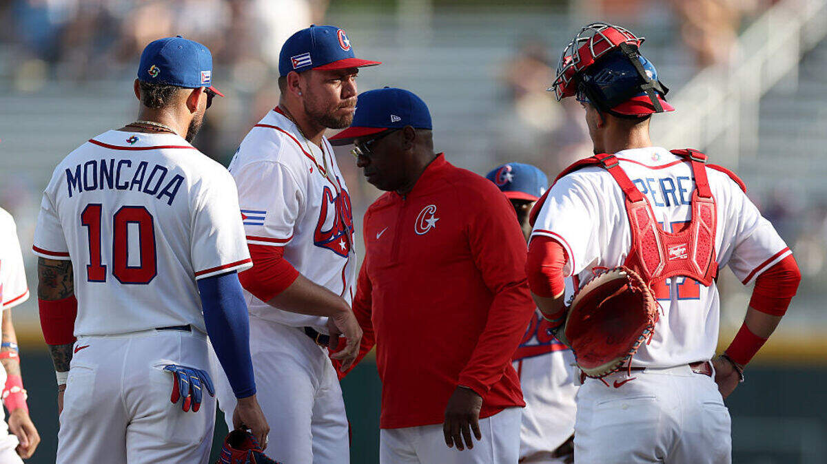 El culpable del fracaso no puede ser Germán Mesa (centro). Ningún mánager puede ganar con un equipo tan mediocre como el que Cuba presentó en este Clásico Mundial de Béisbol. 