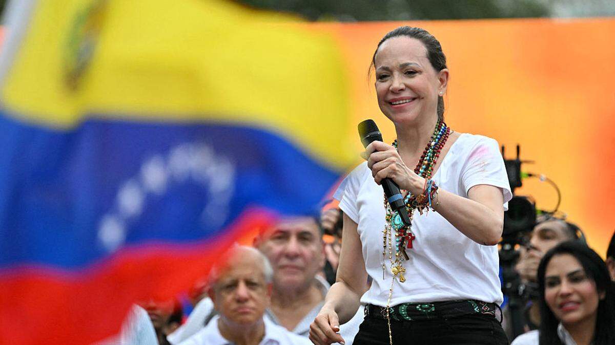 La líder de la oposición venezolana, María Corina Machado, se dirige a la diáspora venezolana durante un acto en la Ciudad de Panamá, el sábado 23 de mayo de 2026. Machado visita Panamá como parte de una gira regional, durante la cual tiene previsto reunirse con miembros de la diáspora venezolana y con el presidente panameño, José Raúl Mulino.