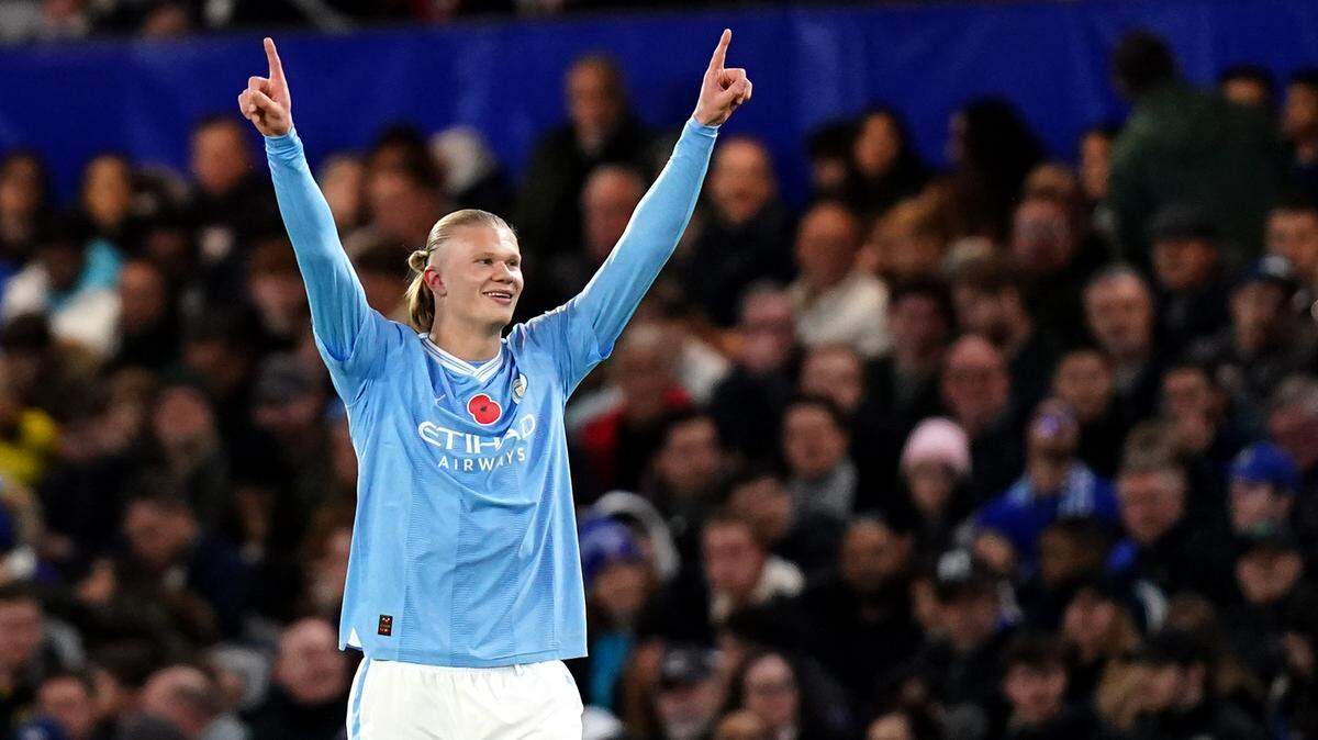 Erling Haaland anotó dos goles para el Manchester City que igualó 4-4 ante el Chelsea, en un partido espectacular disputado el domingo en Stamford Bridge, Londres.