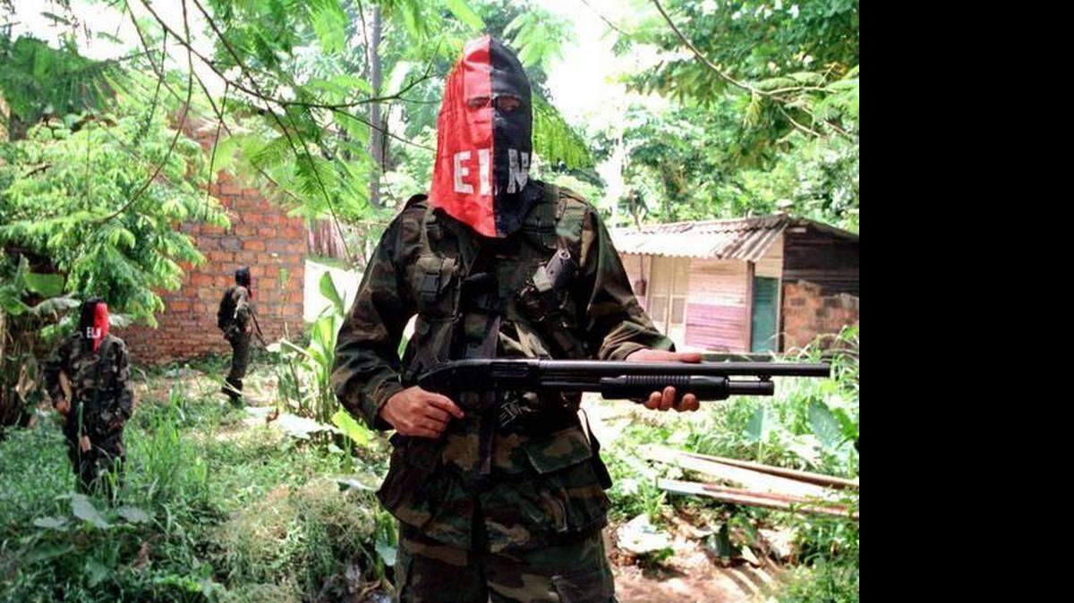Fotografía de 1998 cedida por el diario El Tiempo en el 2013, de guerrilleros del Ejército de Liberación Nacional (ELN) en un lugar sin identificar. 