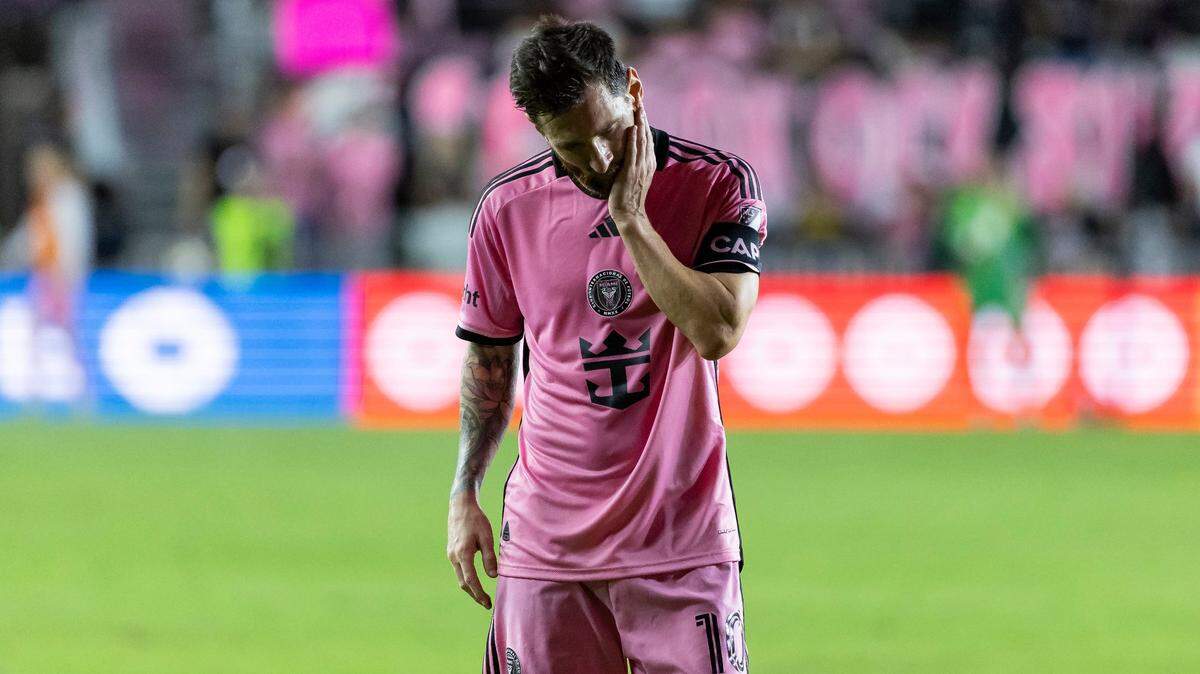 El delantero del Inter Miami Lionel Messi reacciona tras una jugada en el tercer partido del playoffs ante Atlanta United, celebrado el 9 de noviembre de 2024 en el Chase Stadium en Fort Lauderdale, Florida.