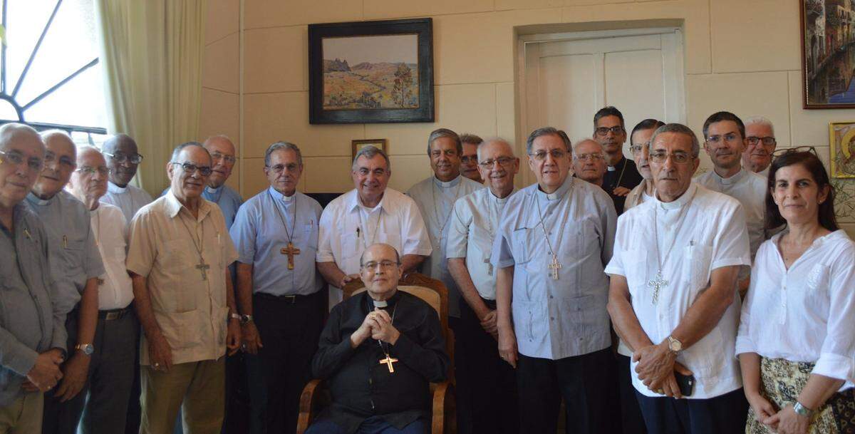 Los obispos cubanos junto al cardenal Jaime Ortega en un homenaje reciente.