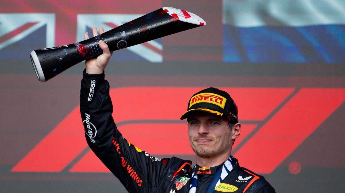  Max Verstappen de Red Bull logró el domingo su 15ta victoria de la temporada, y la 50ma de su carrera en la Fórmula 1, en el Gran Premio de Estados Unidos, cuando partió desde el sexto lugar, y luego mantuvo a raya a Lewis Hamilton, de Mercedes, en las últimas vueltas en el Circuito de Las Américas.