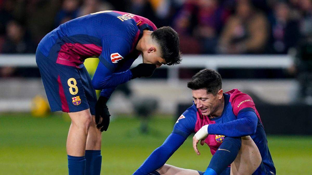 Otra de las explicaciones del bajón del Barcelona se achaca al estado de forma de Robert Lewandowski (der.). El atacante polaco ha marcado 16 tantos en 19 jornadas, pero solo dos en las últimas ocho.