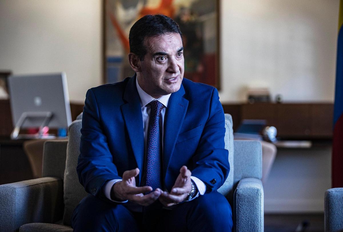 El general retirado William René Salamanca Ramírez asumió el cargo de Cónsul General de Colombia en Miami el pasado 1 de noviembre. Habla de sus planes en su oficina en Coral Gables el 18 de enero de 2023.