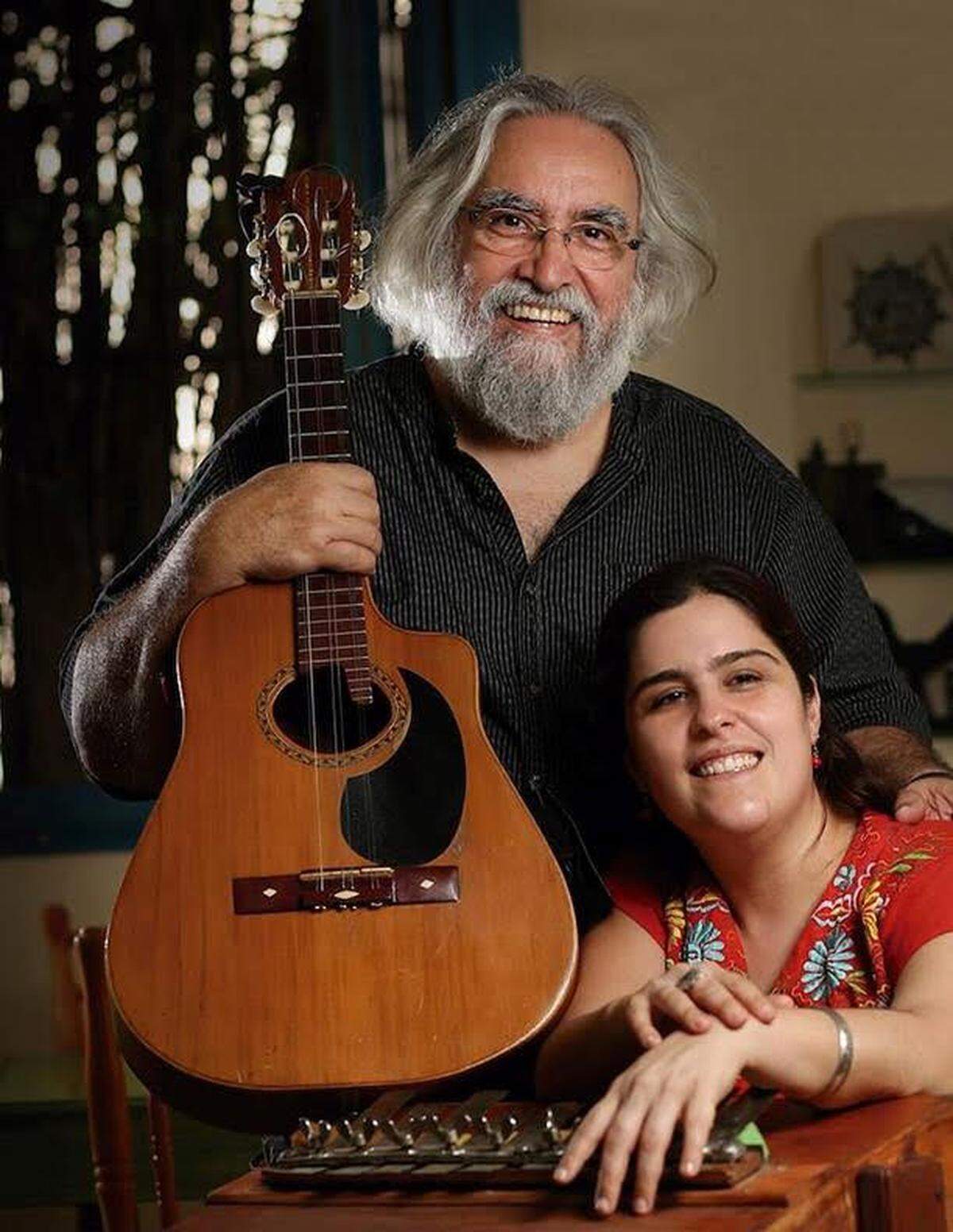 El trovador Pedro Luis Ferrer estará acompañado por su hija Lena.