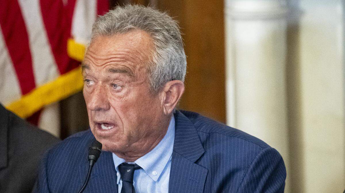 El secretario de Salud, Robert F. Kennedy Jr., ha destituido a todos los miembros del Comité Asesor sobre Prácticas de Inmunización (ACIP), y los ha reemplazado por personas que comparten su escepticismo acerca de la vacunación. En la foto, Kennedy participa en un panel en Washington DC, el 15 de agosto de 2025.