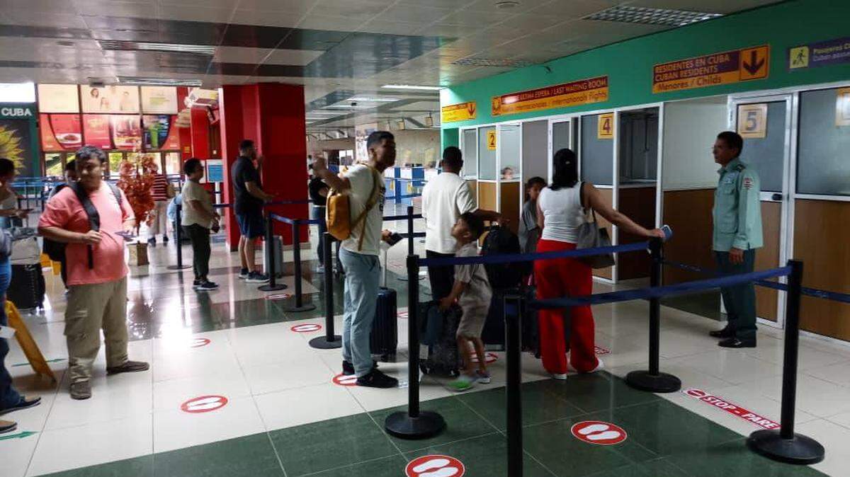 Foto de archivo del Aeropuerto Internacional de Santiago de Cuba, una de las provincias que amenaza la trayectoria del huracán Melissa.