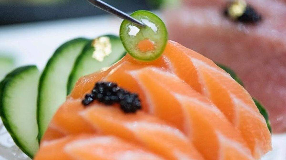 En 26 Sushi & Tapas, elegante lugar de Surfside, las tapas incluyen tacos de pescado, tequeños  y vieiras. 