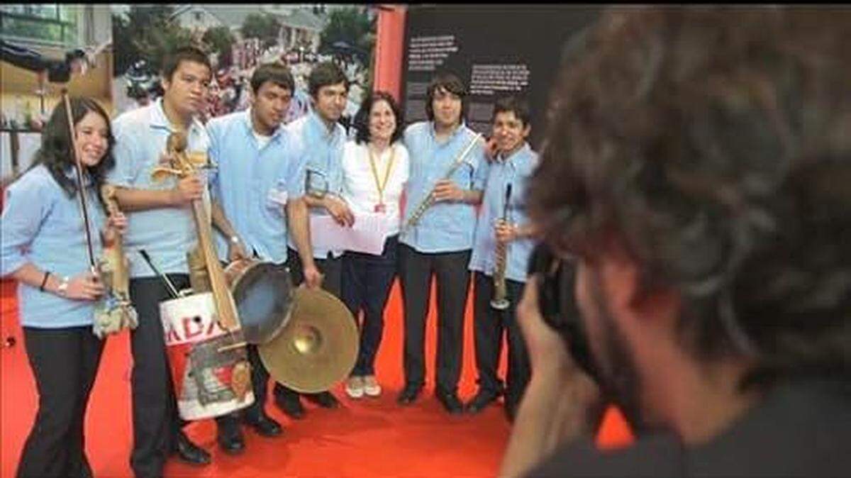 En Coral Gables Art Cinema el documental ‘Landfill Harmonic’ (2015). . Cuando un programa de música para adolescentes no puede permitirse nuevos instrumentos, un recolector de basura fabrica un violín con una lata de aceite vacía, inspirando así a la Recycled Orchestra.