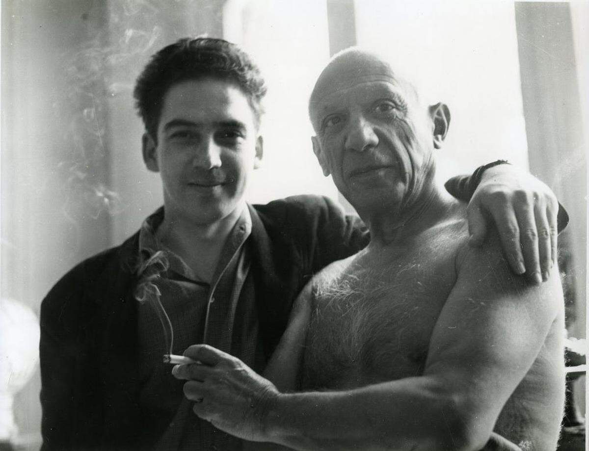 Oswaldo Vigas con Pablo Picasso, en Francia (1955). En el estudio de Picasso, Villa La Californie.