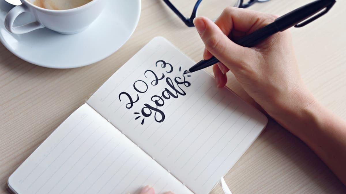 Más de cuatro de cada diez personas piensan que será aún más difícil cumplir las resoluciones en 2023 que en 2022, según una encuesta reciente de WalletHub.