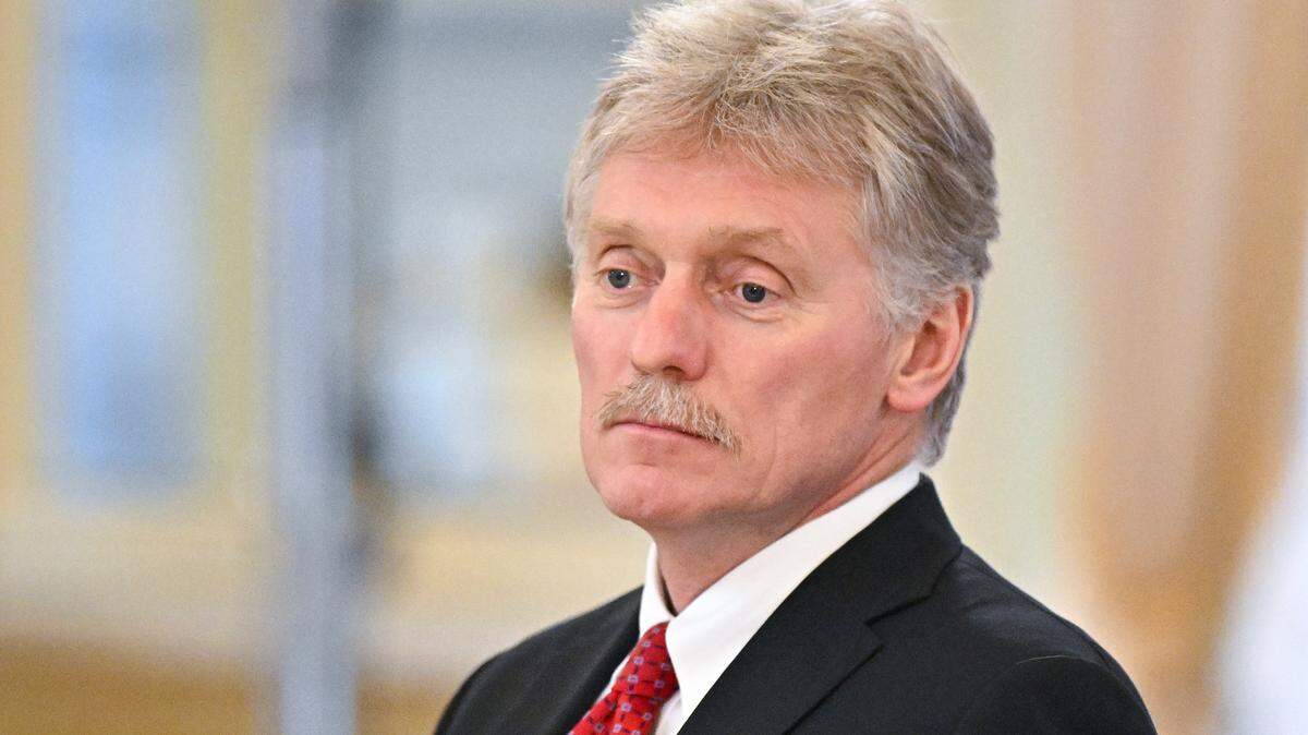RUSIA, SAN PETERSBURGO – 19 de junio de 2025: El portavoz presidencial ruso, Dmitry Peskov, asiste a una reunión entre el presidente de Rusia, Vladimir Putin, y el vicepresidente de Sudáfrica, Paul Mashatile, en el Palacio Constantino, en Strelna.