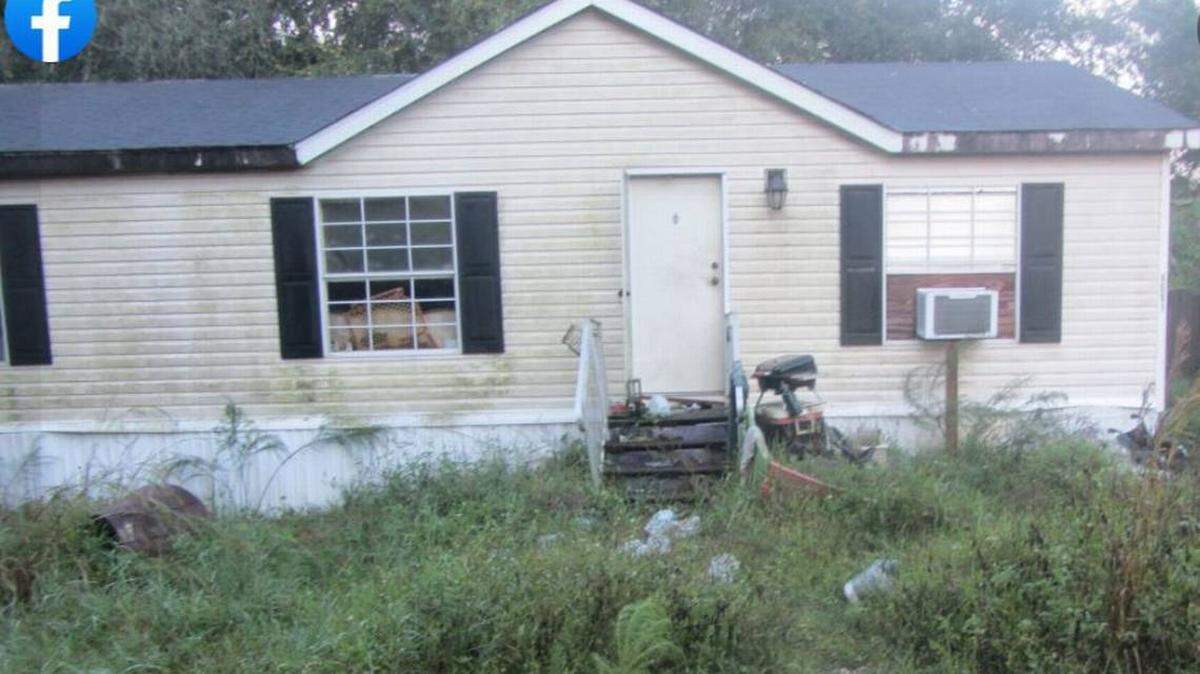 Casa abandonada en Arcadia, Florida, con cuatro perros muertos dentro.