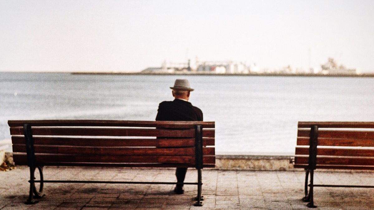 El problema de la soledad y el abuso de los ancianos es un problema que no recibe toda la atención que requiere.