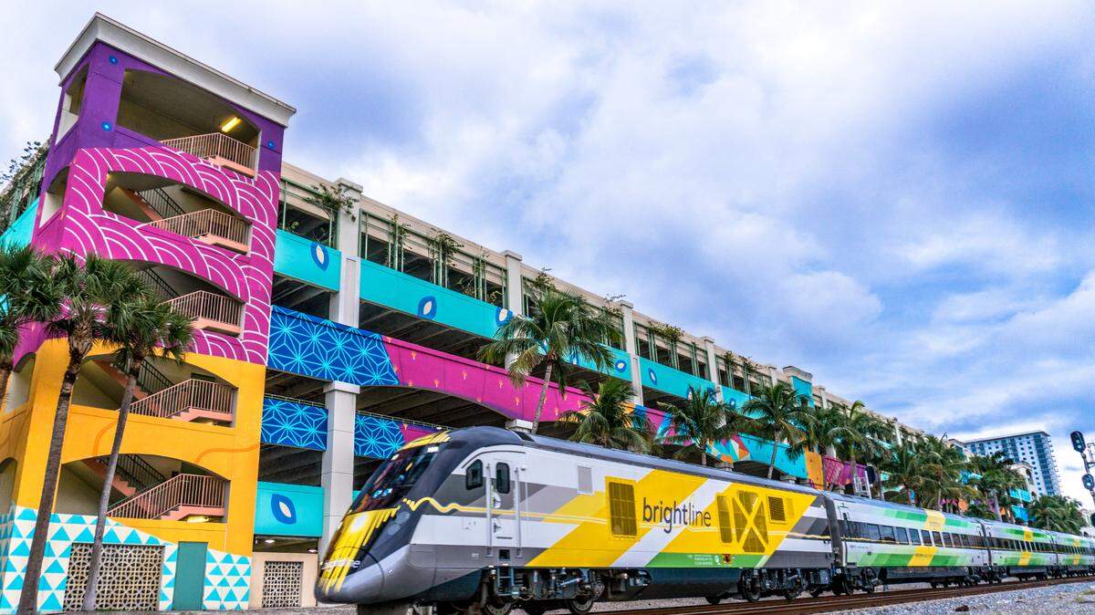 Uno de los trenes de Brightline en West Palm Beach. La empresa iniciará pruebas en dos condados de Florida como parte de sus preparativos para el lanzamiento de su servicio en Orlando en 2023.