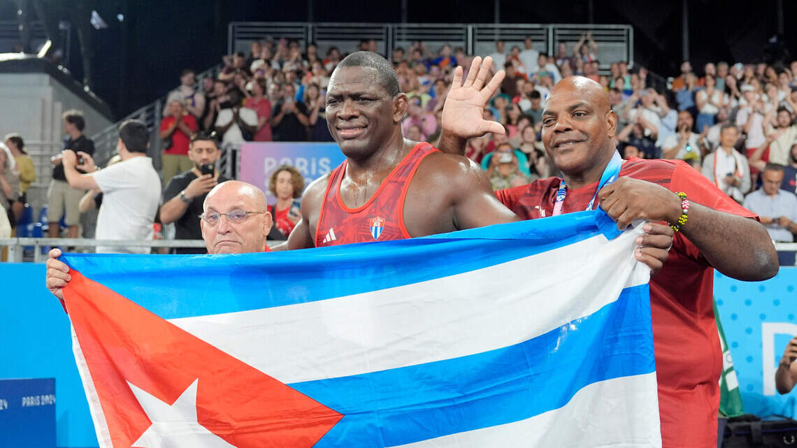 Luchador cubano logra histórica hazaña en París: es el primer atleta con cinco oros seguidos en la misma prueba