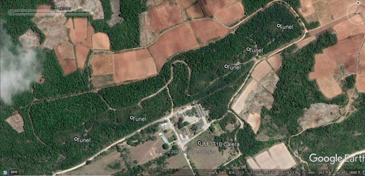 Foto de Google Earth con las entradas de los túneles de la Unidad Militar de La Púa.