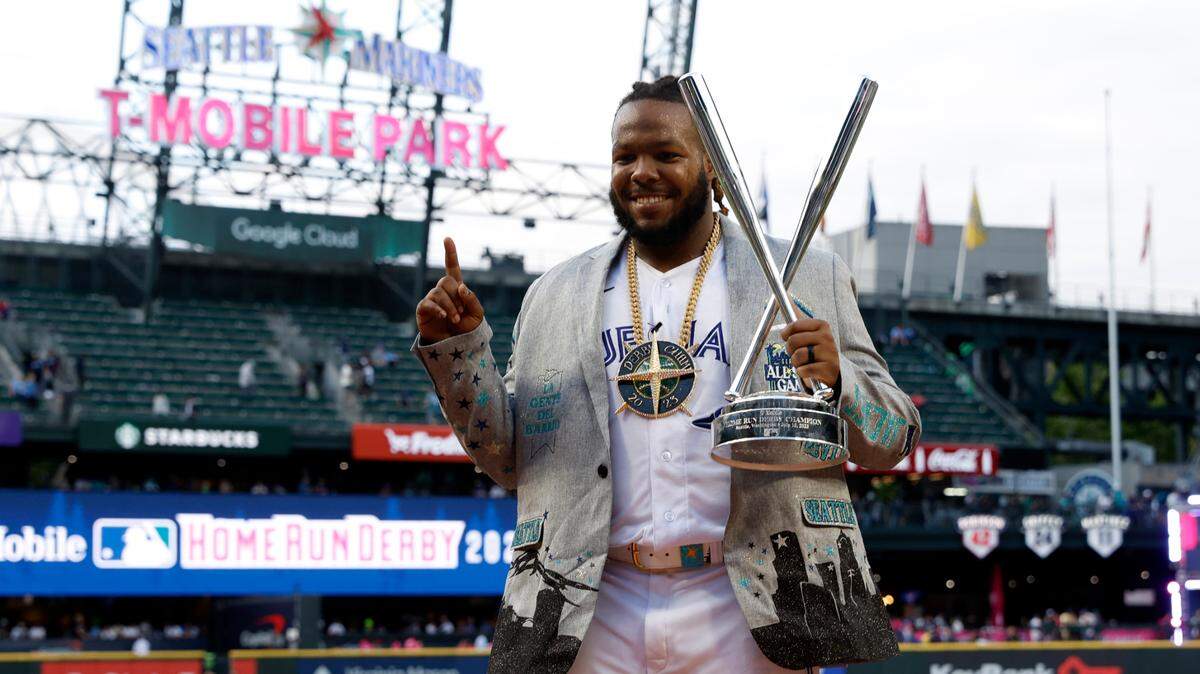 En una final con sabor latino, el dominicano Vladimir Guerrero Jr. envió 25 pelotas por encima de la cerca para vencer al cubano Randy Arozarena y coronarse en el Derby de Jonrones, celebrado el lunes 10 de julio de 2023 en el T-Mobile Park de Seattle.
