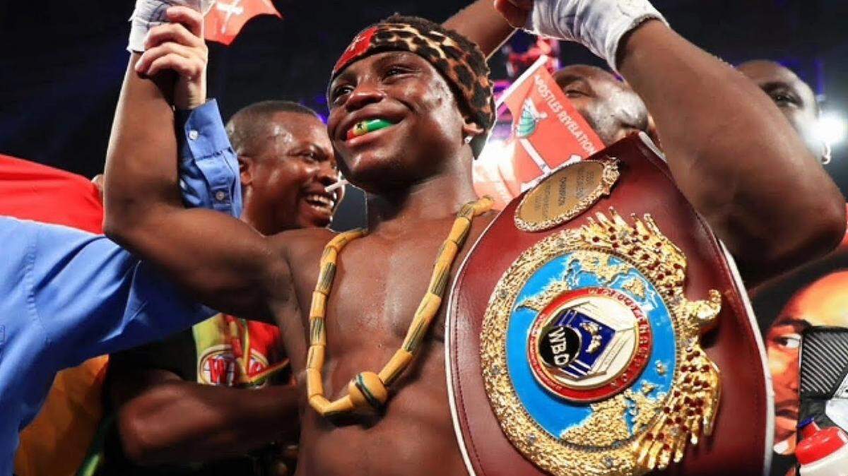 ISAAC DOGBOE promete mucho en las 122 libras.