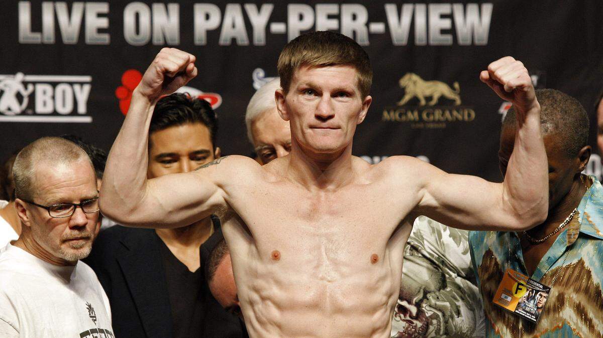 El británico Ricky Hatton, excampeón del mundo de boxeo de 46 años, fue hallado muerto en su domicilio en la ciudad de Hyde, en el noroeste de Inglaterra, informó este domingo la agencia de prensa británica Press Association.