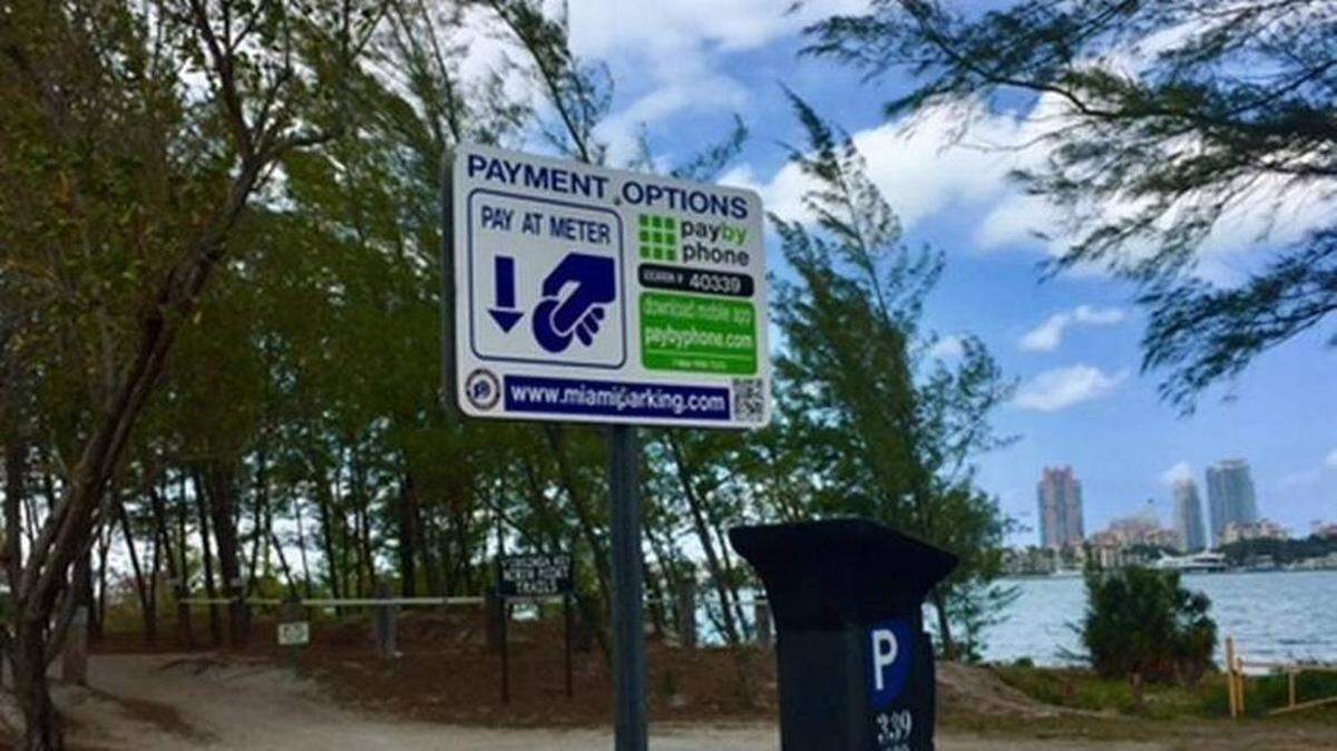 Miami-Dade revocó casi 1,000 permisos de estacionamiento para discapacitados tras una auditoría que detectó posibles abusos y fraudes en el sistema.
