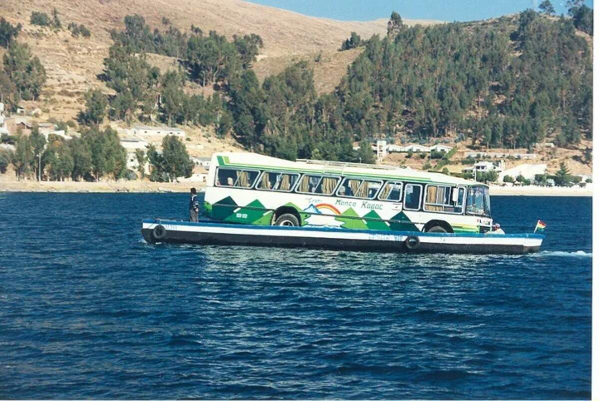 Transporte en el lago Titicaca.