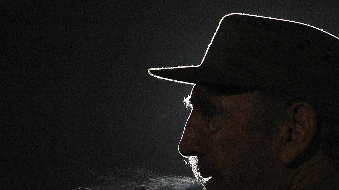 Fotografía de archivo del 04 de febrero de 2006 del líder cubano Fidel Castro durante un discurso pronunciado en la Plaza de la Revolución de La Habana, tras condecorar al mandatario venezolano Hugo Chávez con el premio internacional José Martí otorgado por la UNESCO.