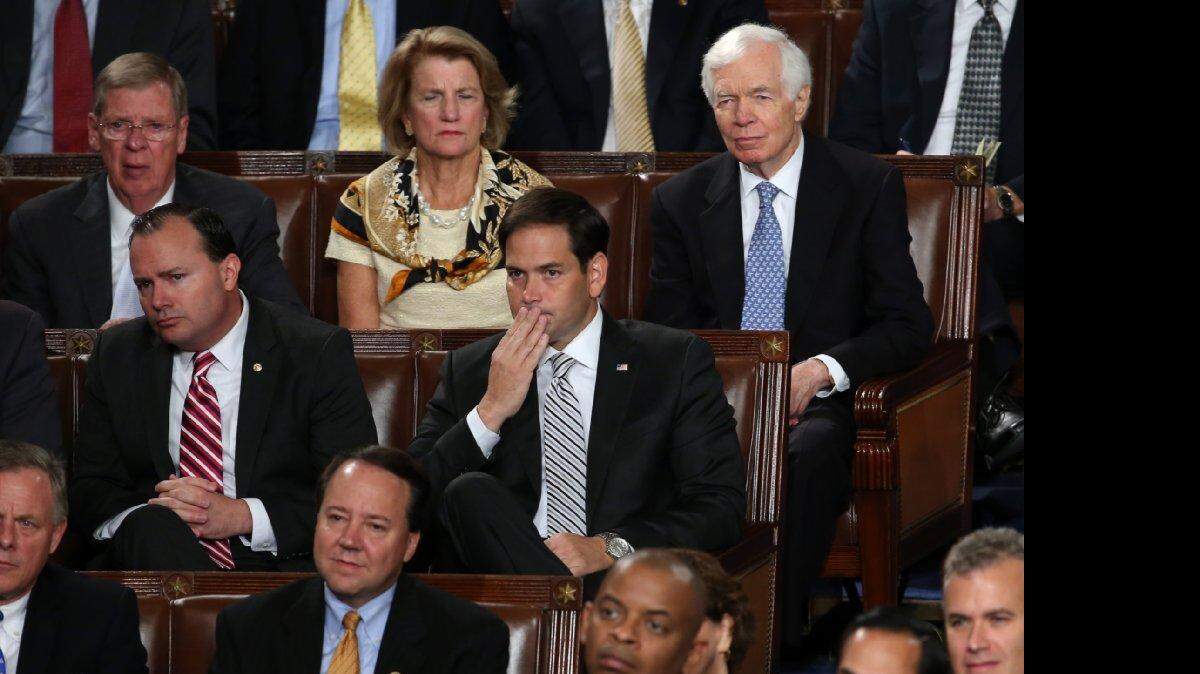 El candidato presidencial republicano Marco Rubio escucha mientras el papa Francisco se dirige a una reunión conjunta del Congreso de Estados Unidos en la Cámara de los EE.UU. 