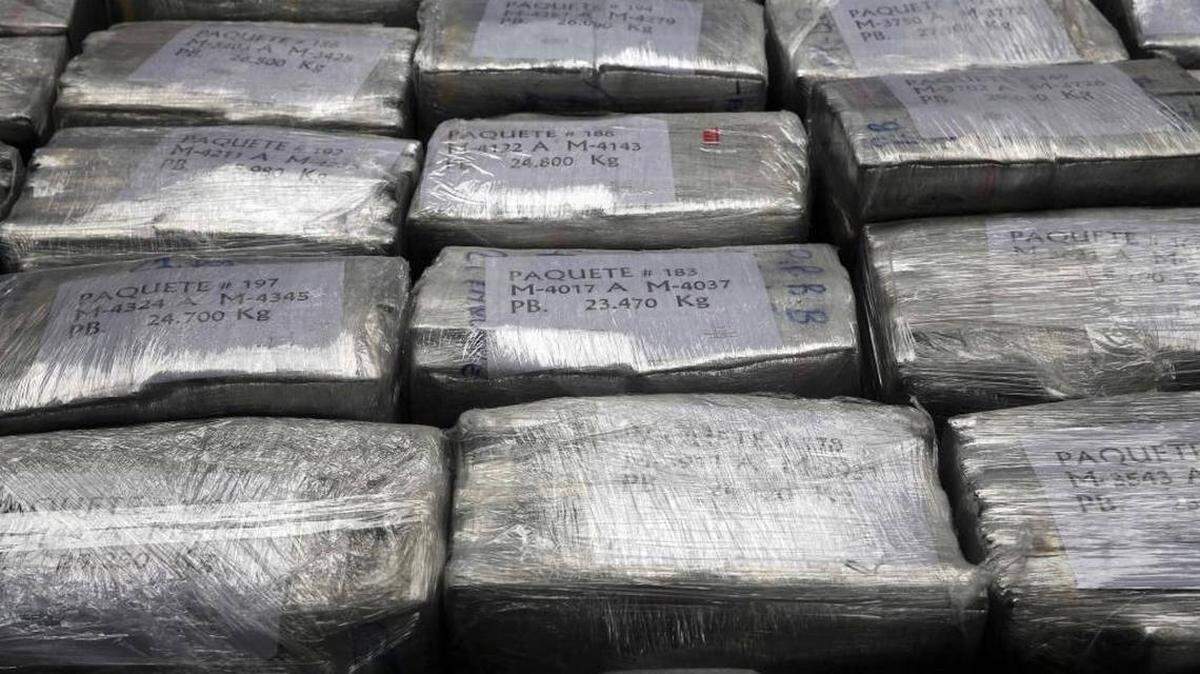  Cocaína incautada es presentada ante la prensa en una base policial en Lima, Perú, el lunes 1 de septiembre de 2014. Martin Mejia AP