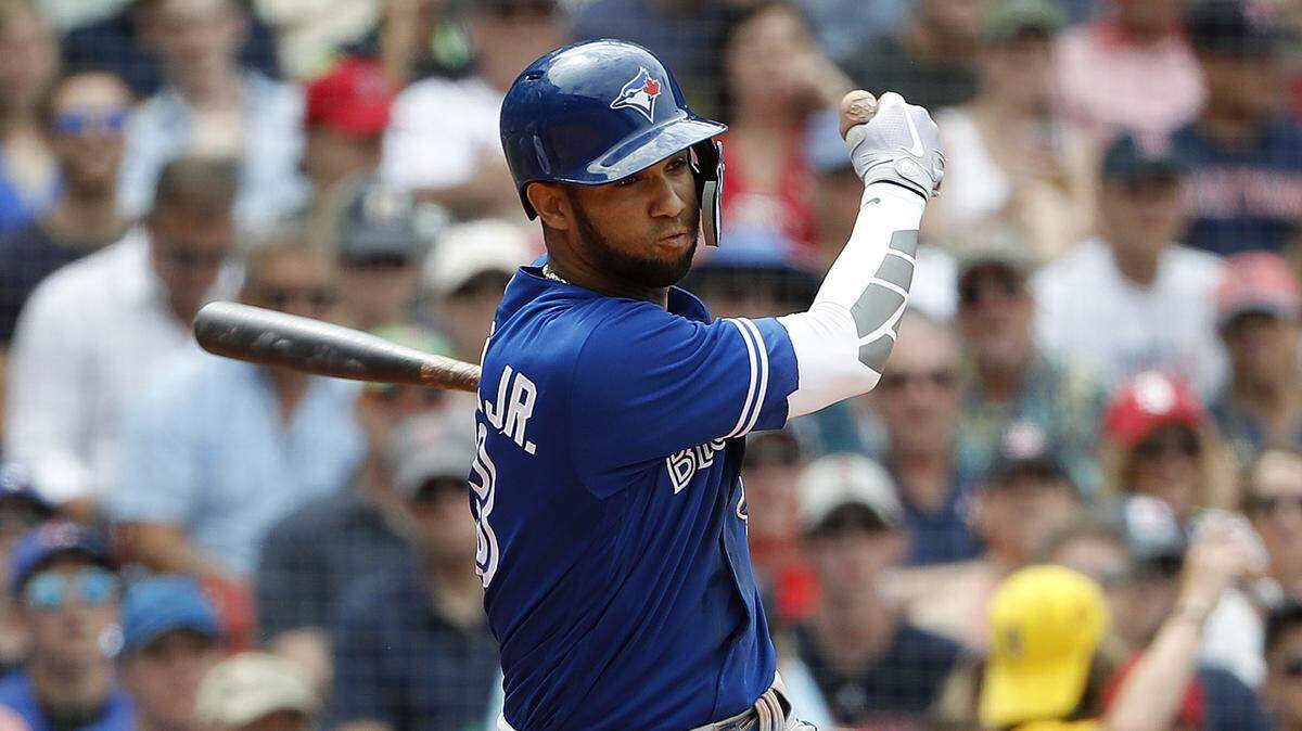 LOURDES GURRIEL JR. pega un hit contra Boston el 14 de julio del 2018.