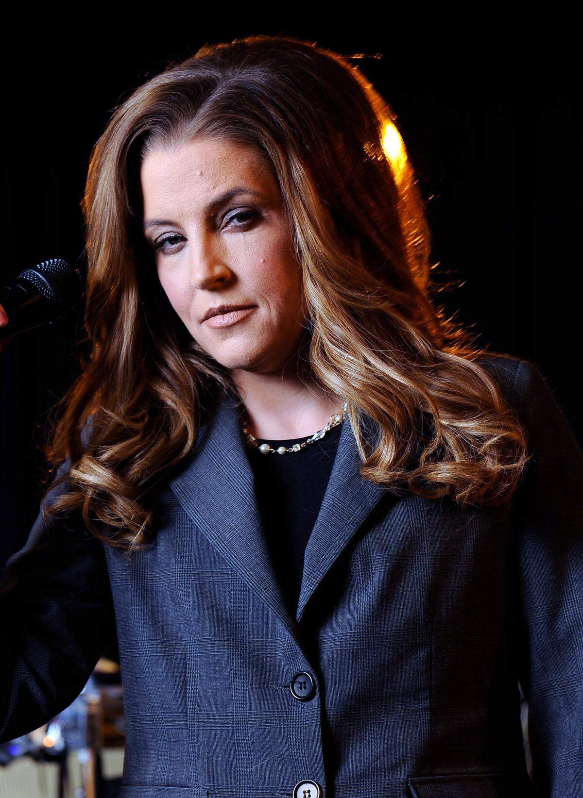 Lisa Marie Presley fotografiada en Hollywood, California en 2012. Lisa Marie Presley, cantante e hija única de Elvis, murió el jueves 12 de enero de 2023, después de una hospitalización, según su madre, Priscilla Presley. Tenía 54 años.