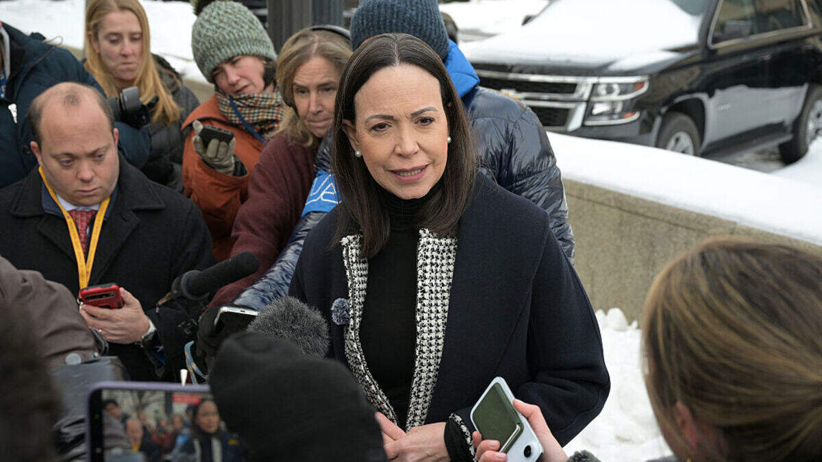 La líder opositora venezolana, María Corina Machado, habla con la prensa el 28 de enero de 2026 en Washington, DC. 
