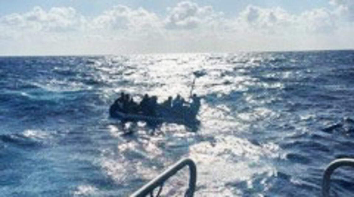 Llegan a Key West 21 balseros cubanos deshidratados. EEUU los regresa a la isla