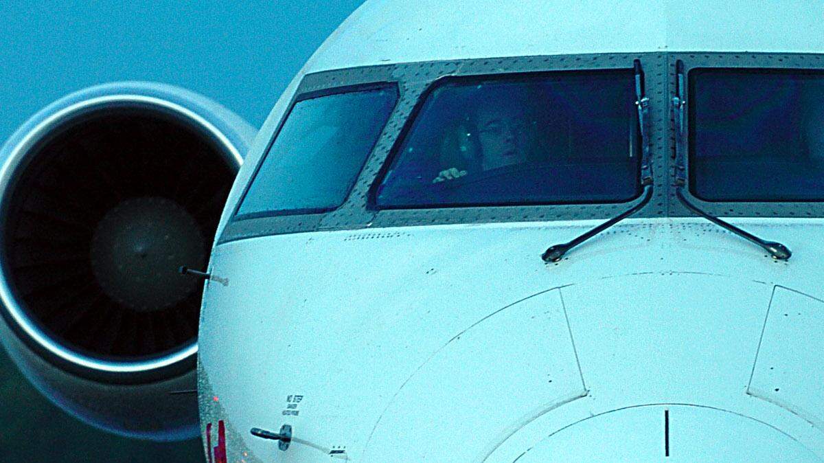 Estados Unidos prohibirá a partir de este martes dispositivos electrónicos como tabletas y computadoras portátiles en los vuelos desde ocho países del Medio Oriente, según dos aerolíneas de la región y medios norteamericanos.
