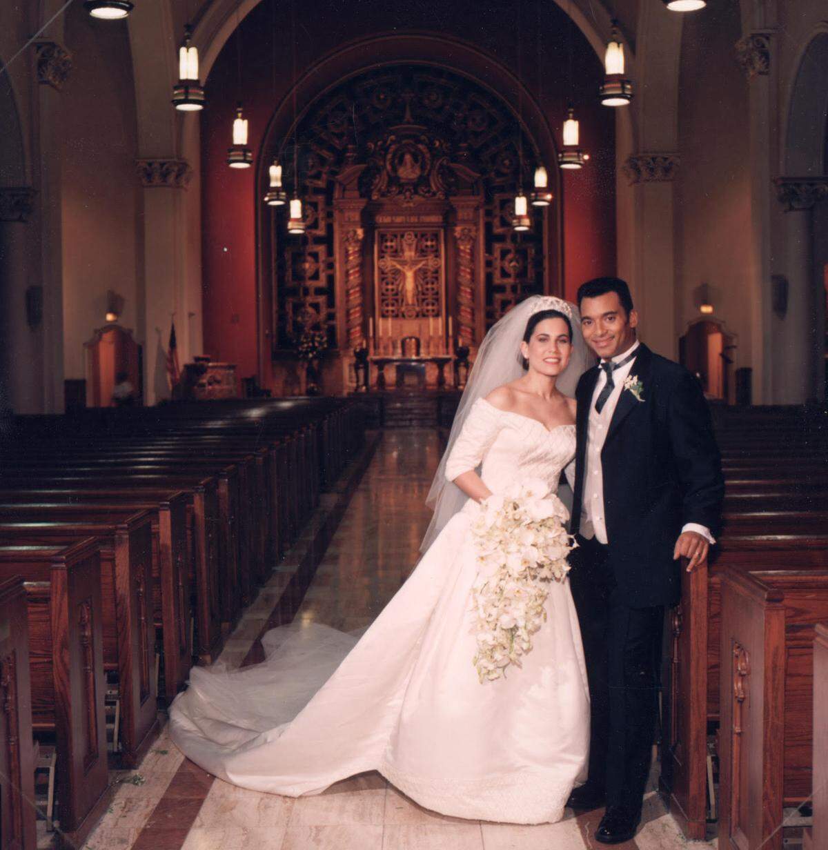 Jon Secada y Maritere contrajeron matrimonio el 22 de febrero de 1997 en la iglesia Little Flower de Coral Gables.