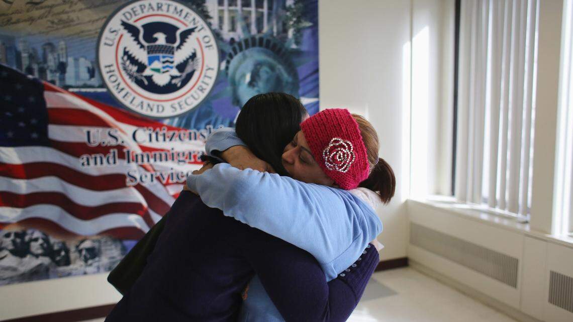 USCIS felixibilizó las restricciones para visitantes que tengan cita en Inmigración para inmigrantes y extranjeros completamente vacunados.