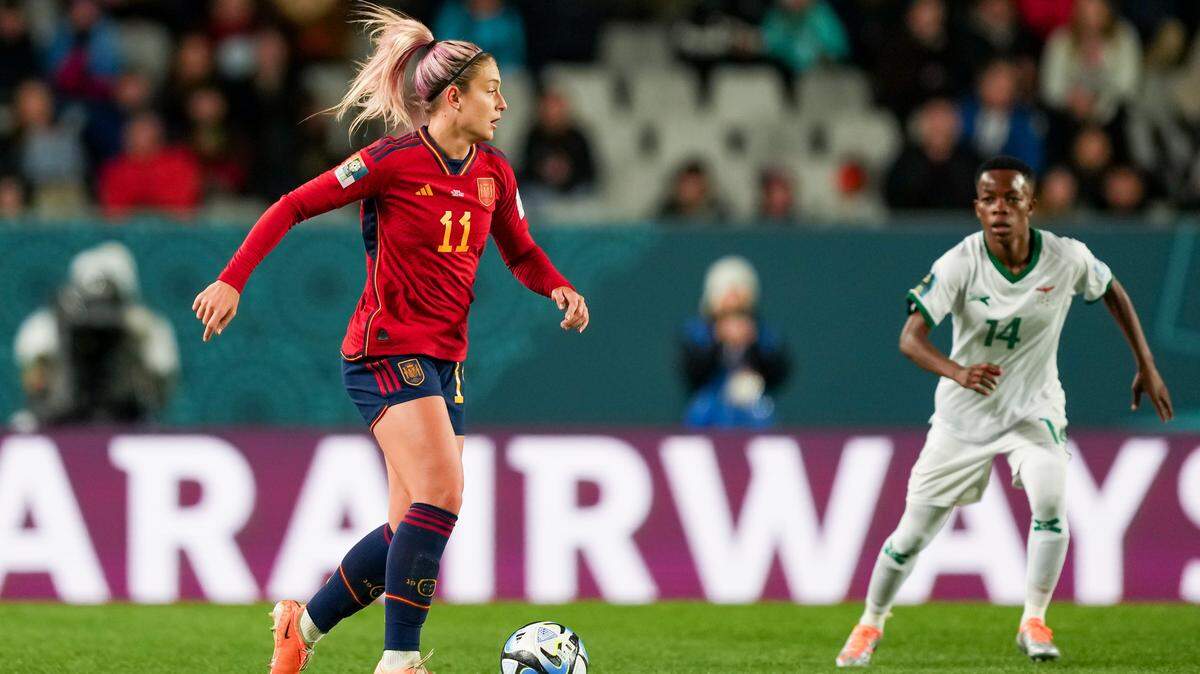 La jugadora de España Alexia Putellas controla la pelota en el partido ante Zambia en el Mundial femenino, celebrado el 25 de julio de 2023 en Auckland, Nueva Zelanda.