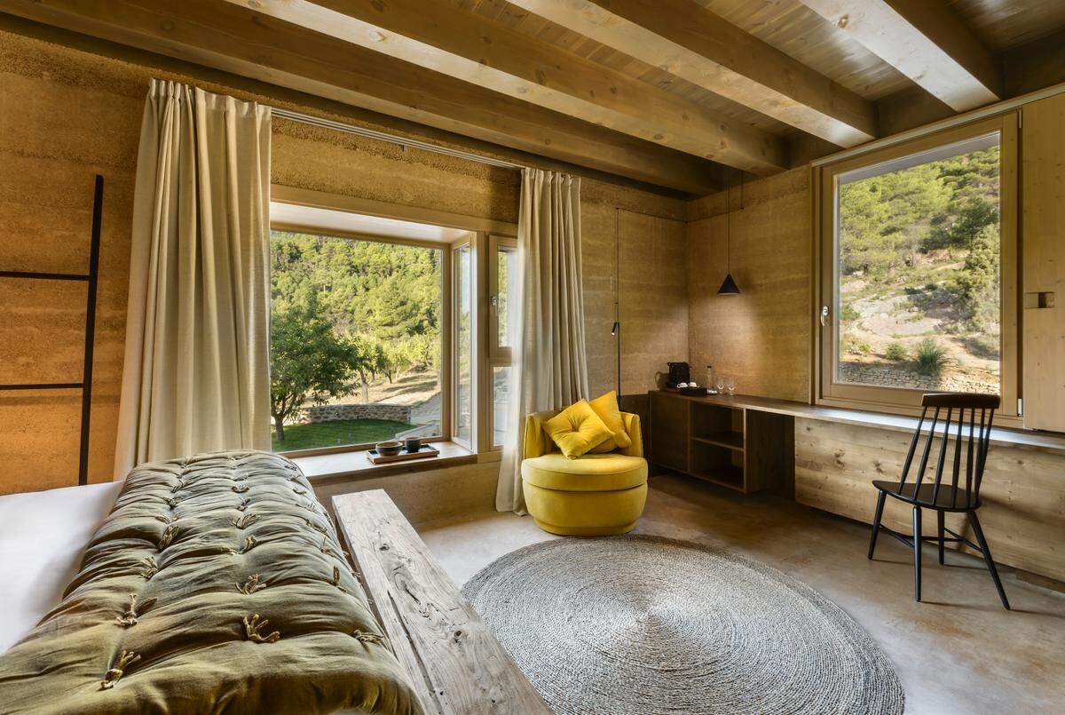 Magnifica la experiencia pernoctar en una estancia restaurada bajo los cánones de la arquitecta barcelonesa Angels Castelarnáu.