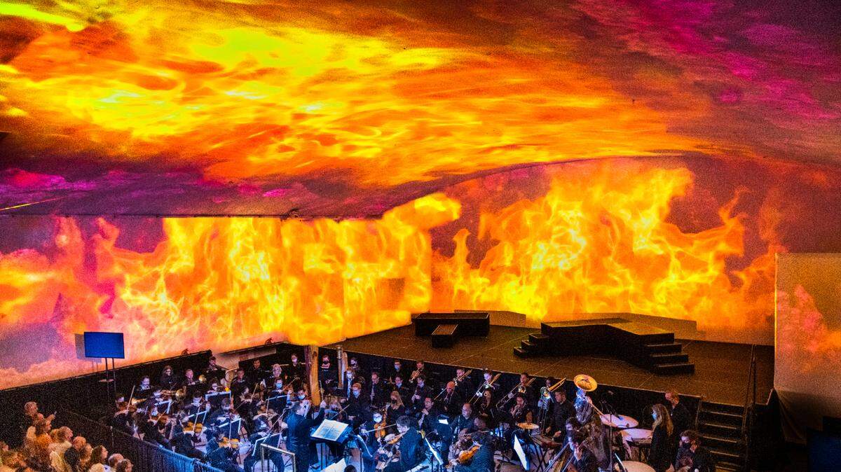 Foto aérea de la producción del verano pasado de Das Rheingold, la primera ópera a representarse en un escenario de teatro inmersivo.