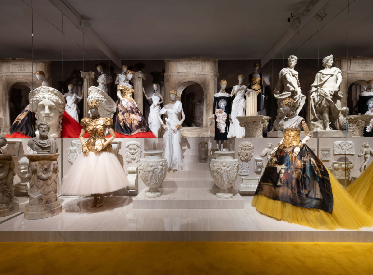 Imagen de la instalación “From the Heart to the Hands: Dolce&Gabbana, 2026” en el Institute of Contemporary Art, Miami.