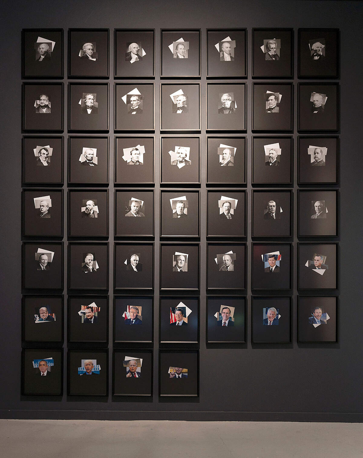 La obra “Rostros presidenciales” de la serie ‘Síndrome de Proteus’ (2022) es un collage fotográfico de los 46 presidentes de Estados Unidos.