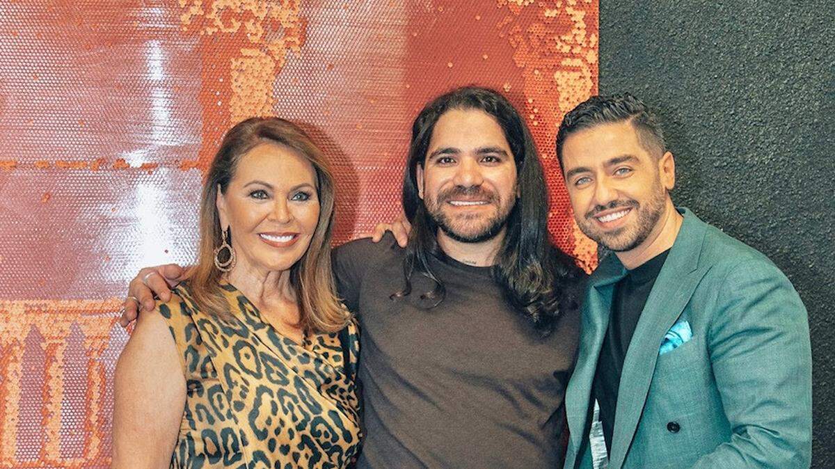 Maria Elena Salina y Borja Voces en la exposición del artista Joaquín Avila en Miami