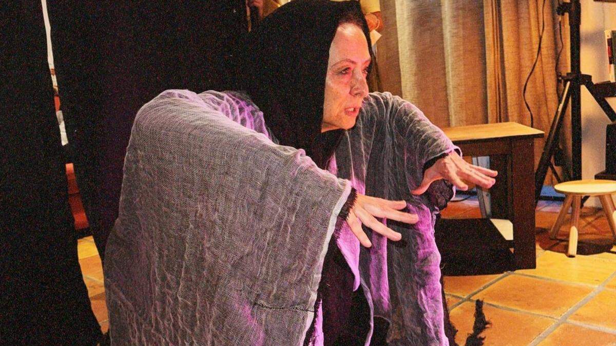 Además de encargarse de la dramaturgia y la dirección del espectáculo, Eugenia Sancho encabeza el reparto de “Hambre”, que tendrá cuatro funciones los jueves 8, 15, 22 y 29 de mayo, siempre a las 8:30 p.m., en la librería Books & Books de Coral Gables.