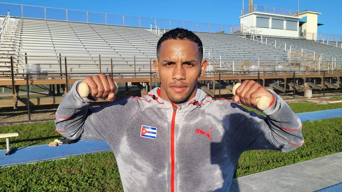 Víctor Abreu tiene una nueva casa de entrenamiento. El boxeador cubano se ha puesto a las órdenes del profesor Jorge Rubio en busca de un rumbo distinto y mejorado para su carrera, después de sufrir su primera derrota.