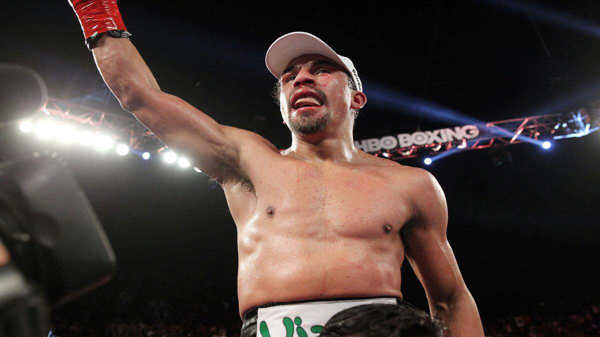 El mexicano Juan Manuel Márquez, campeón del mundo en las divisiones pluma, superpluma, ligero y superligero, condicionó hoy su vuelta a los cuadriláteros para pelear con Miguel Cotto a que el puertorriqueño baje del peso mediano al wélter, y que la cita no sea en Nueva York.