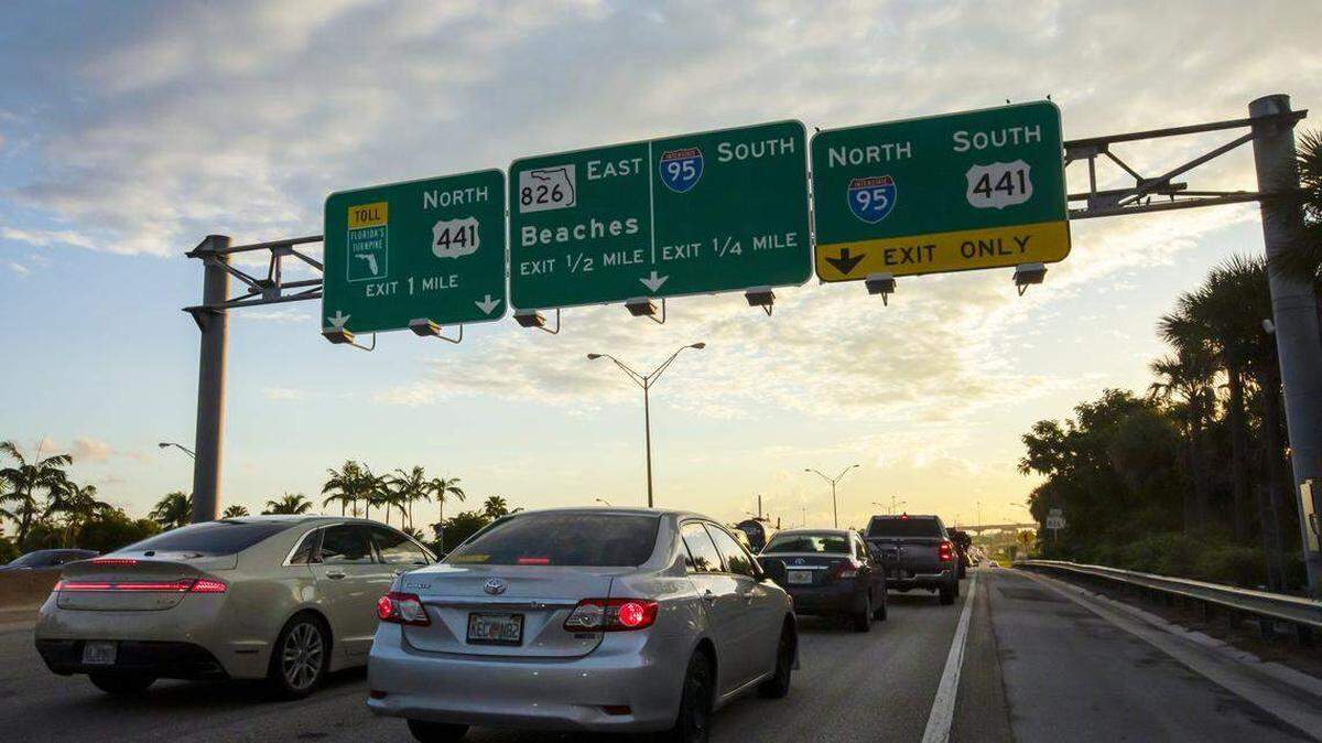Vista de la autopista Palmetto en dirección este en Miami Gardens, Florida, el jueves 15 de octubre de 2020.